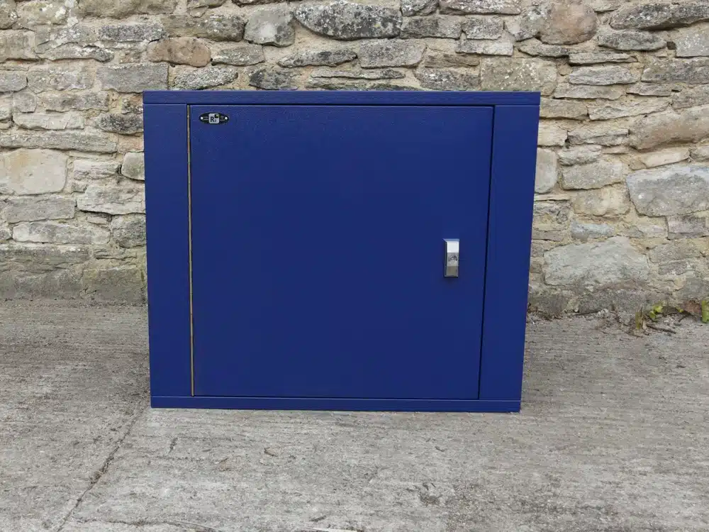 R8 Newspaper and magazine secure delivery cabinet